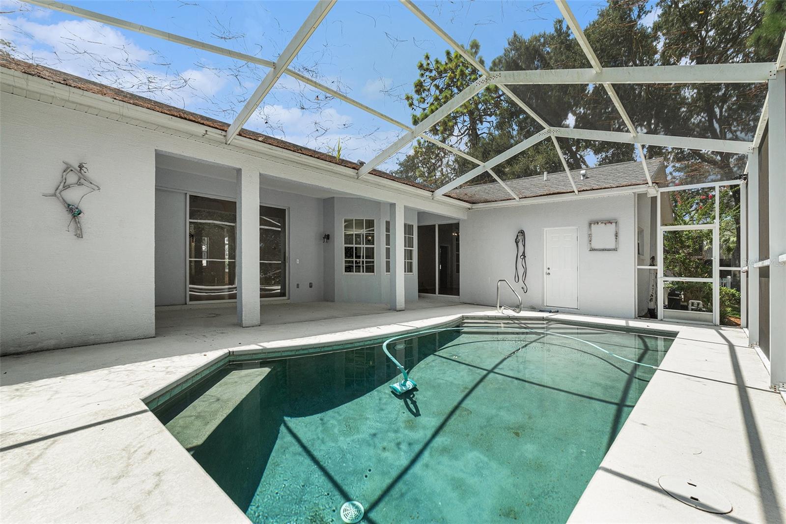 Image 22 of 26 For 14606 Linden Drive