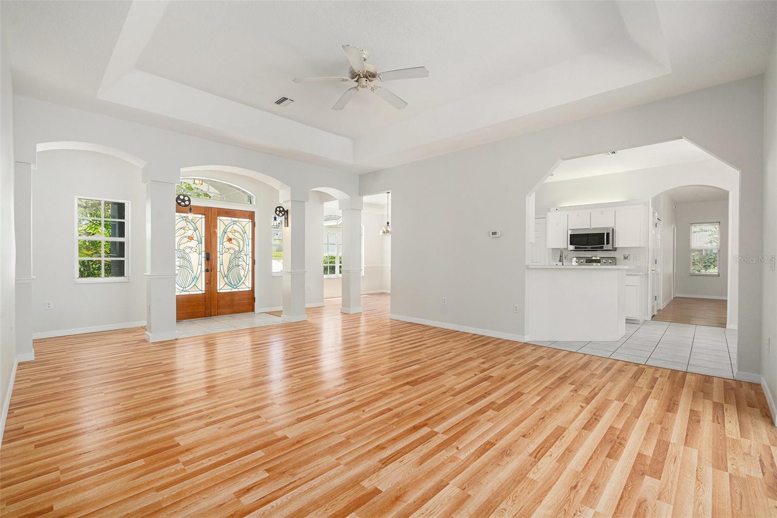 Image 5 of 26 For 14606 Linden Drive