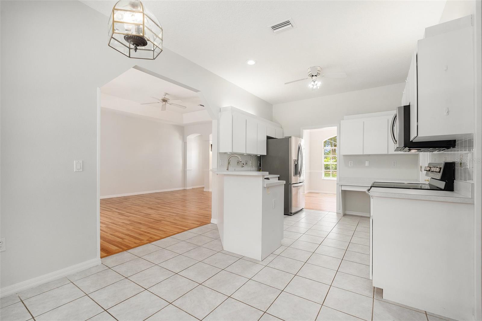 Image 6 of 26 For 14606 Linden Drive