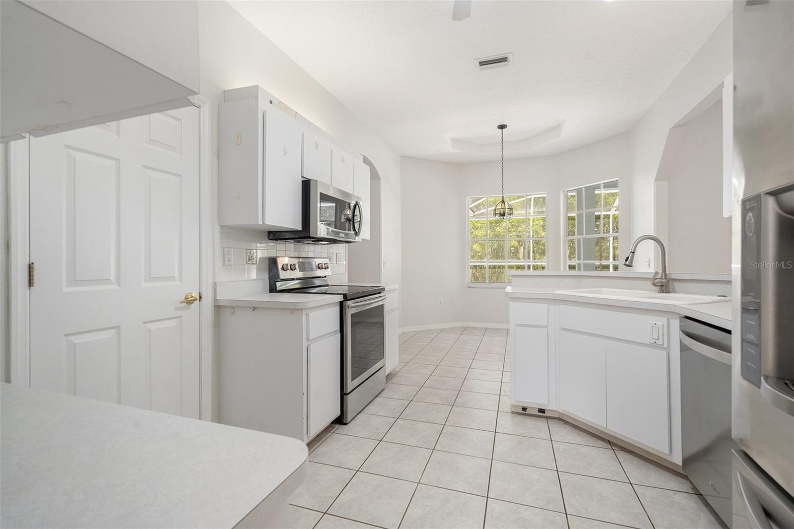 Image 8 of 26 For 14606 Linden Drive