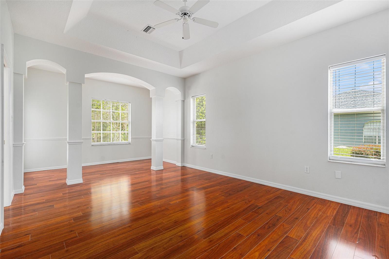 Image 9 of 26 For 14606 Linden Drive