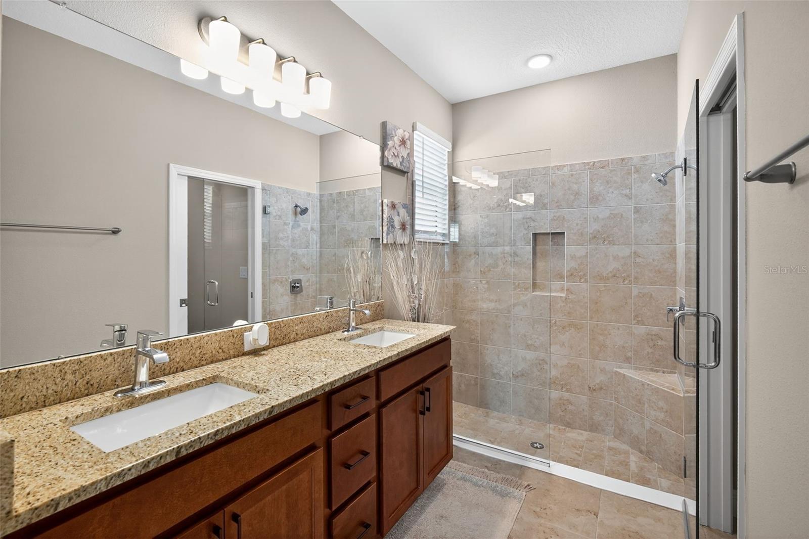 Listing photo id 14 for 12690 Vander Way