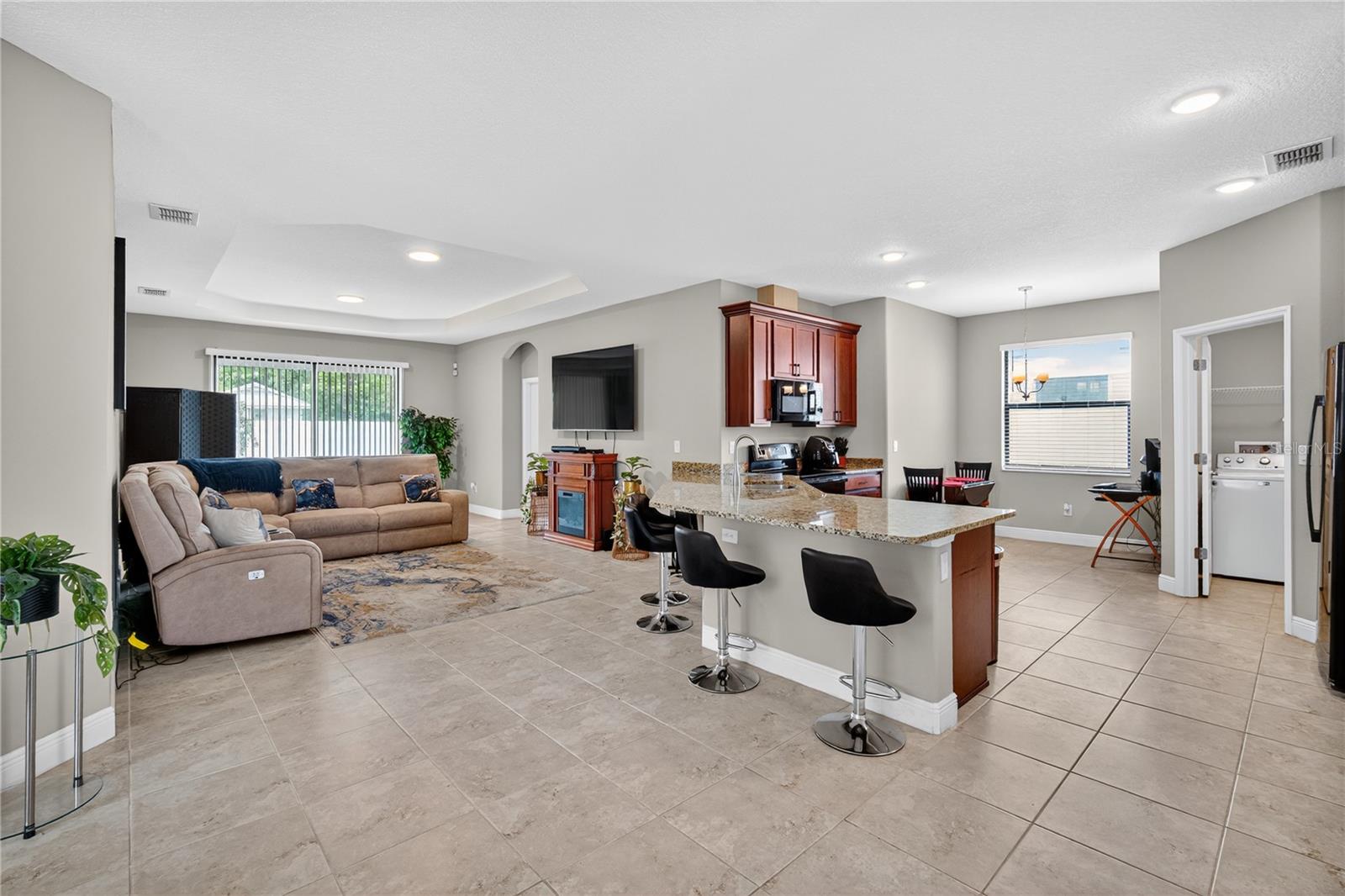 Listing photo id 2 for 12690 Vander Way
