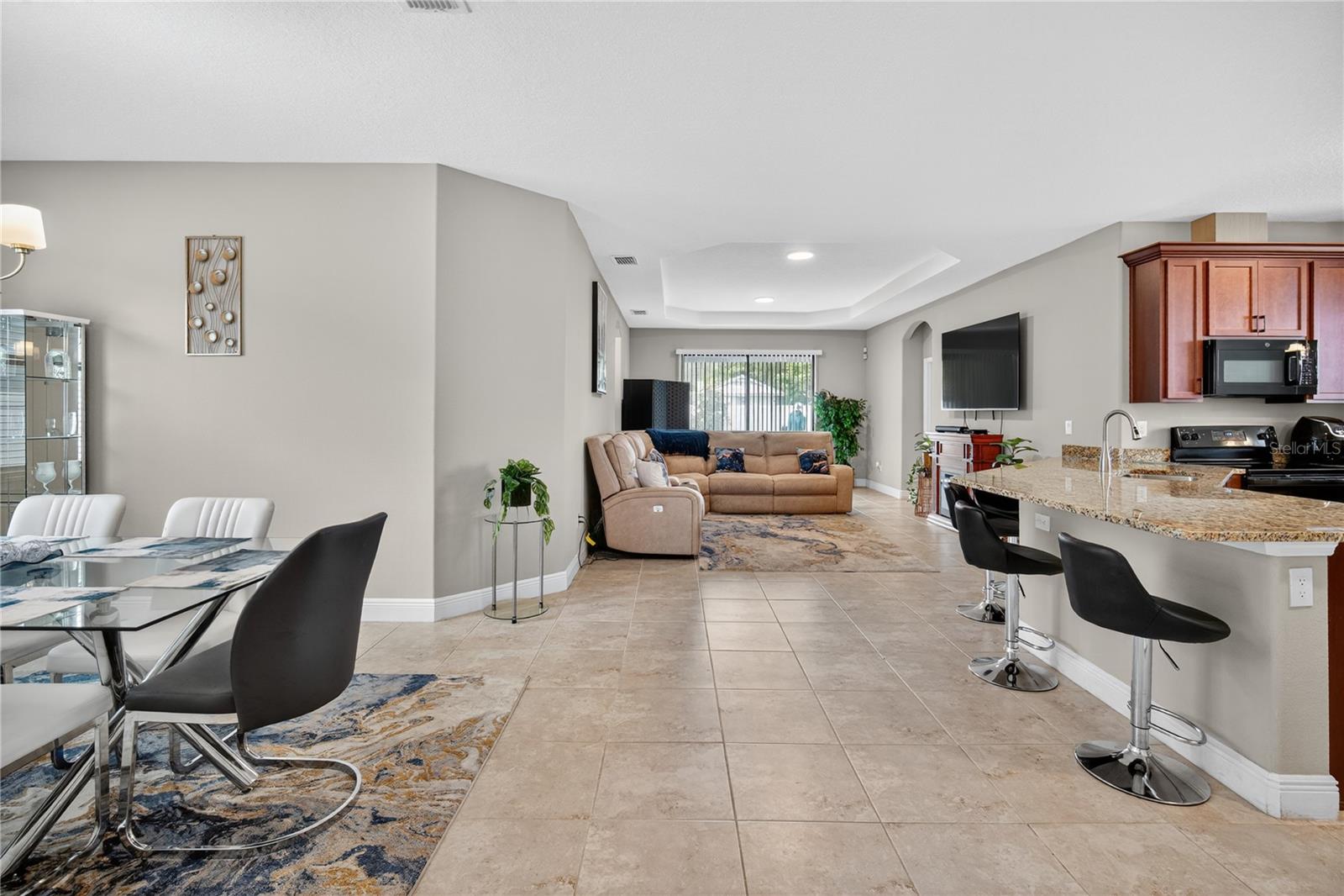 Listing photo id 3 for 12690 Vander Way