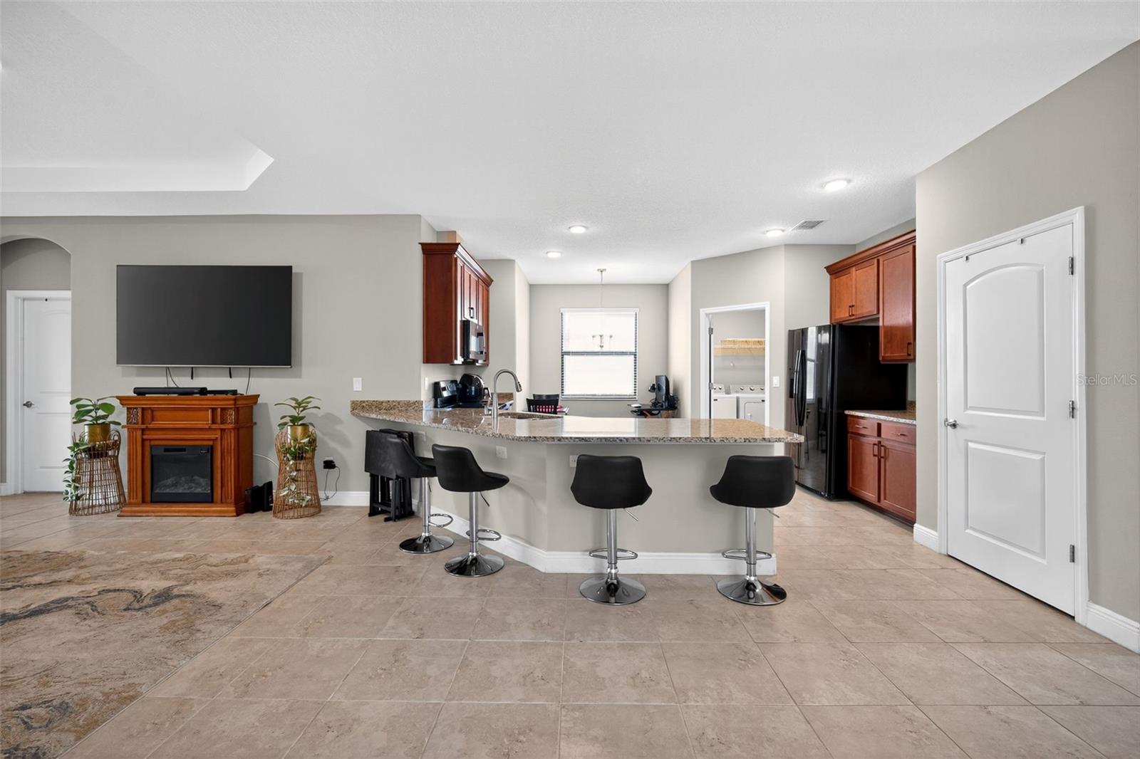 Listing photo id 4 for 12690 Vander Way