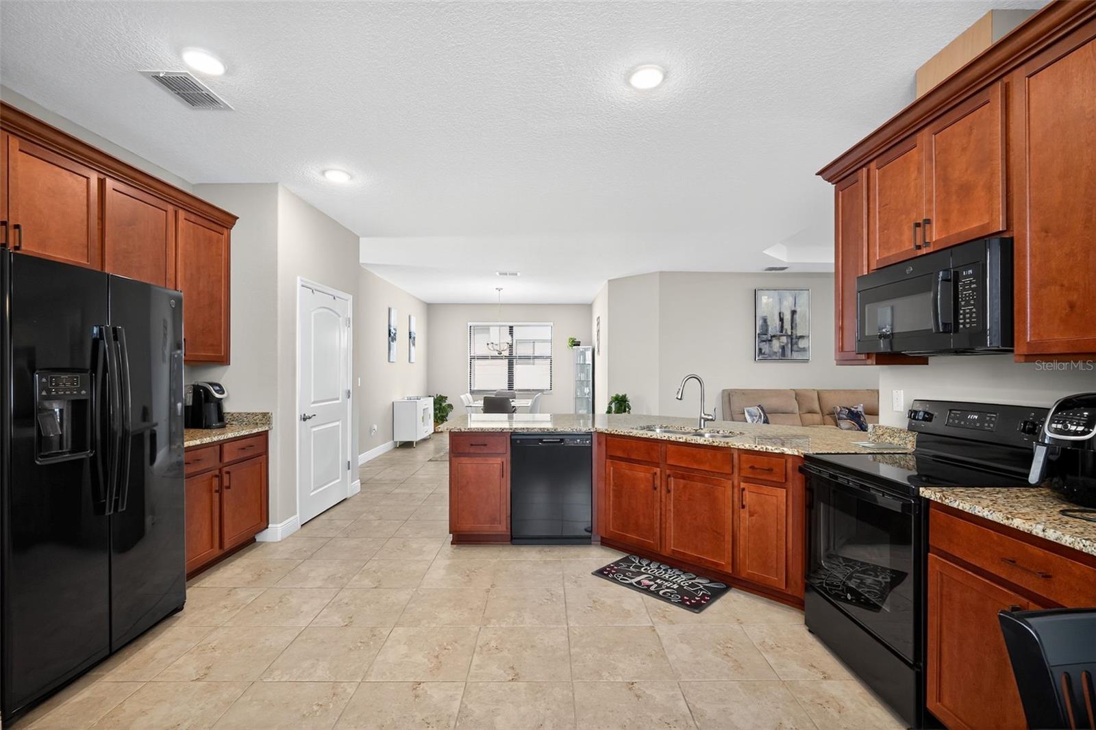 Listing photo id 6 for 12690 Vander Way