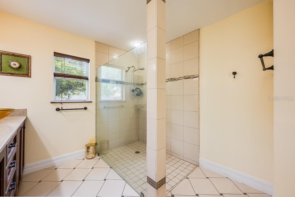 Image 15 of 35 For 1835 Oak Lane