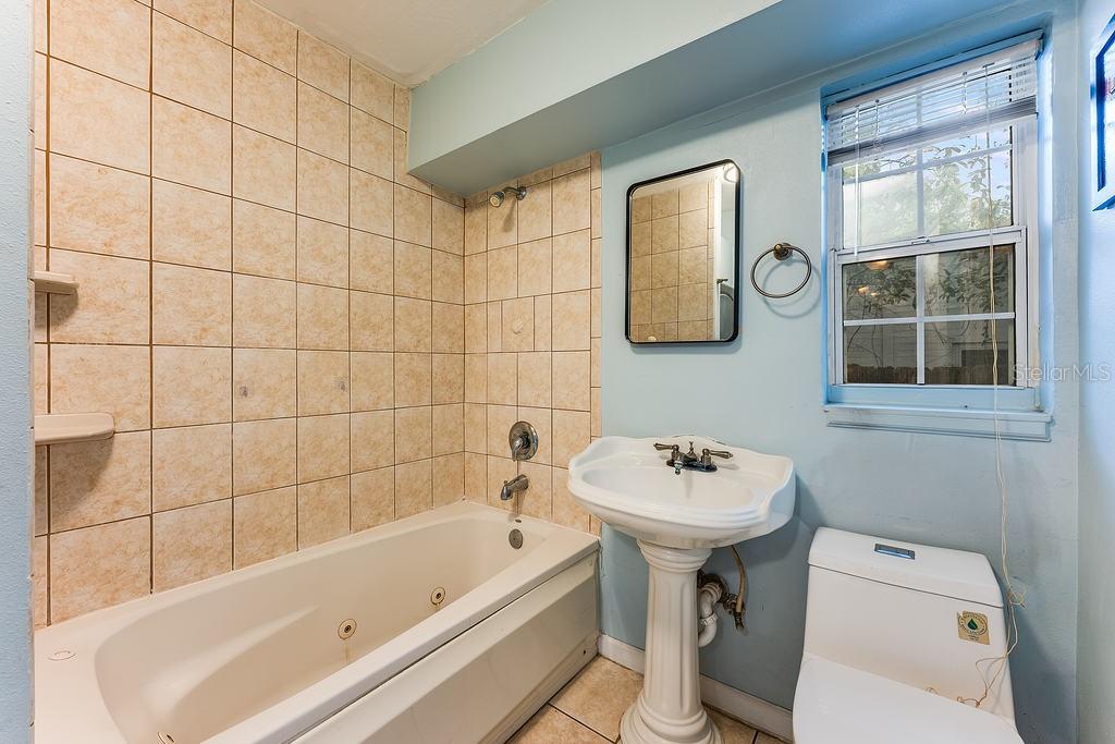 Image 18 of 35 For 1835 Oak Lane