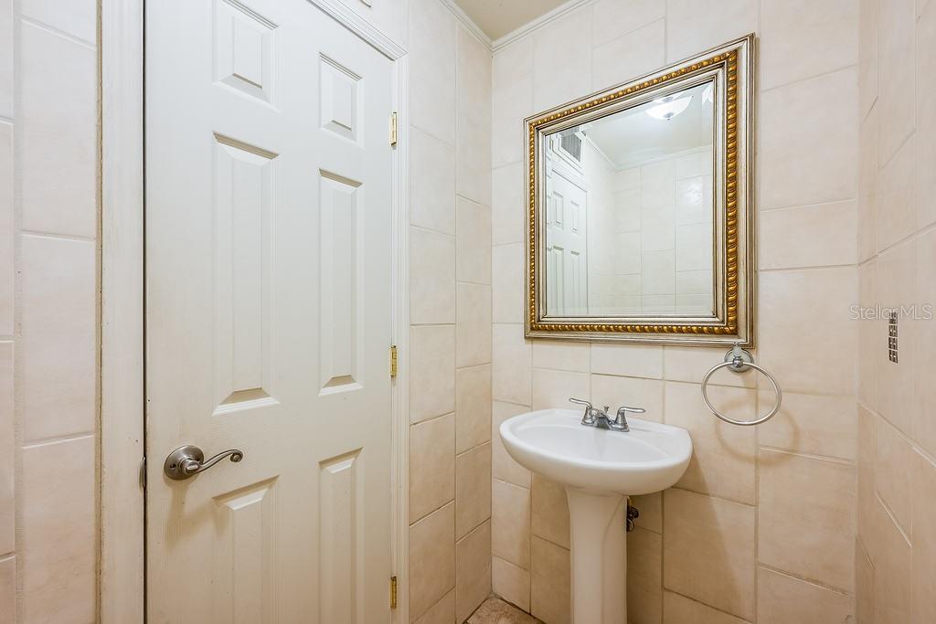 Image 40 of 82 For 1835 Oak Lane