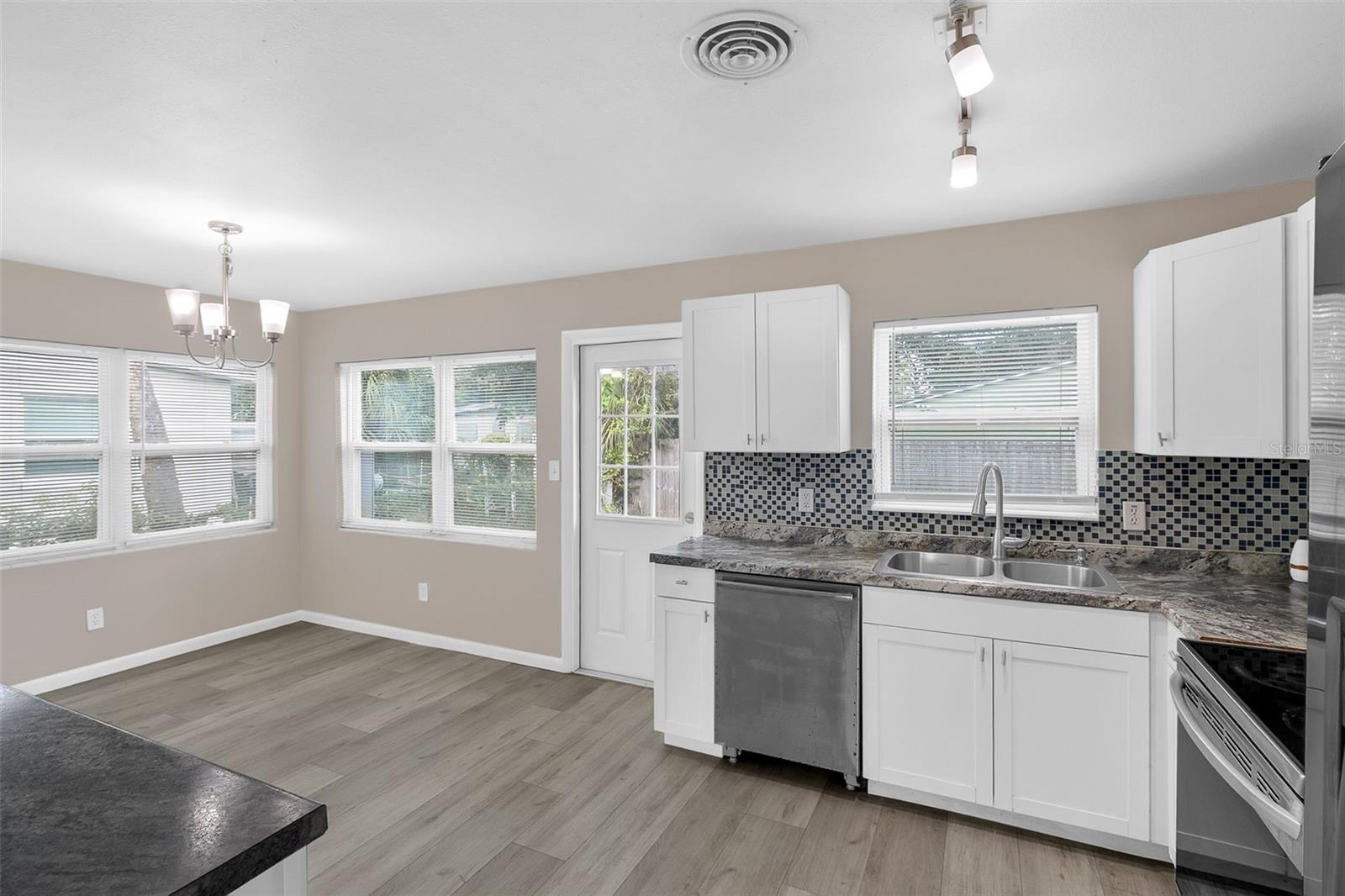 Image 5 of 17 For 1108 Abington Street