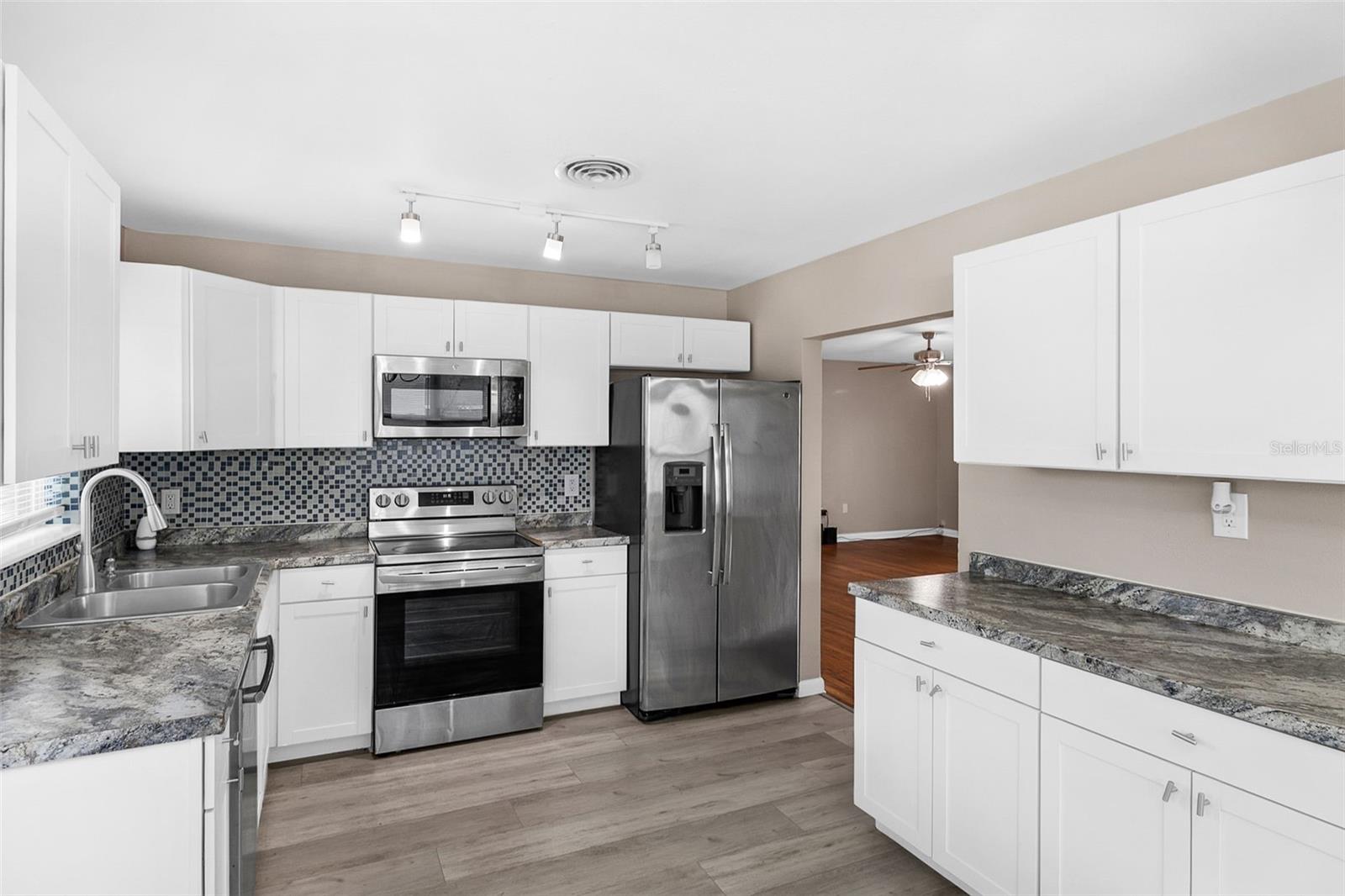 Image 6 of 17 For 1108 Abington Street