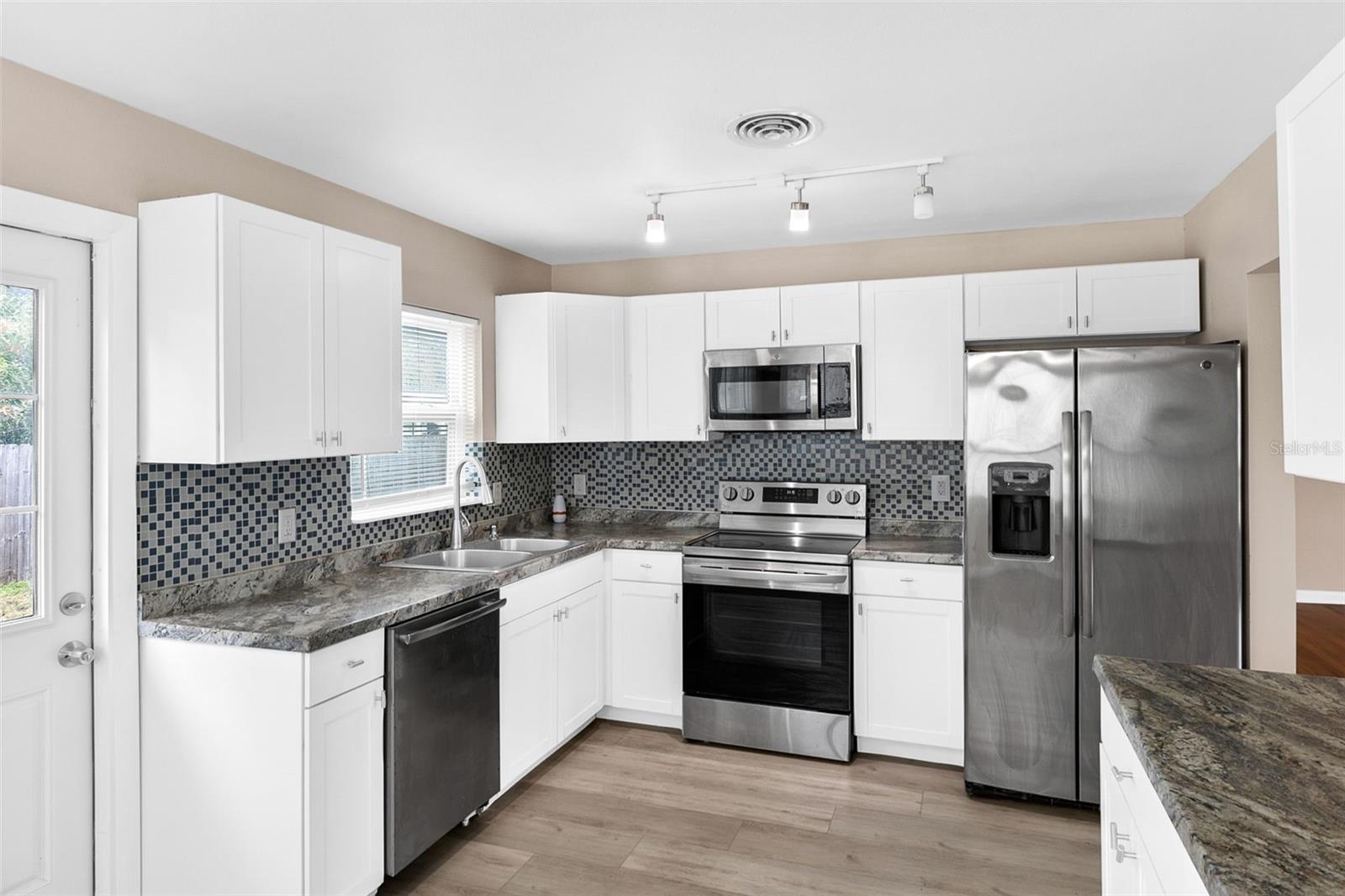 Image 7 of 17 For 1108 Abington Street