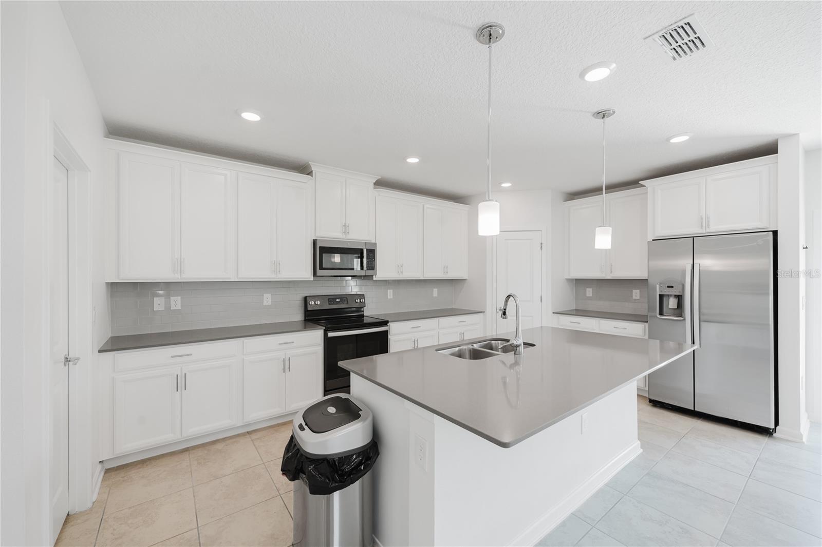 Image 14 of 61 For 2910 Black Birch Drive