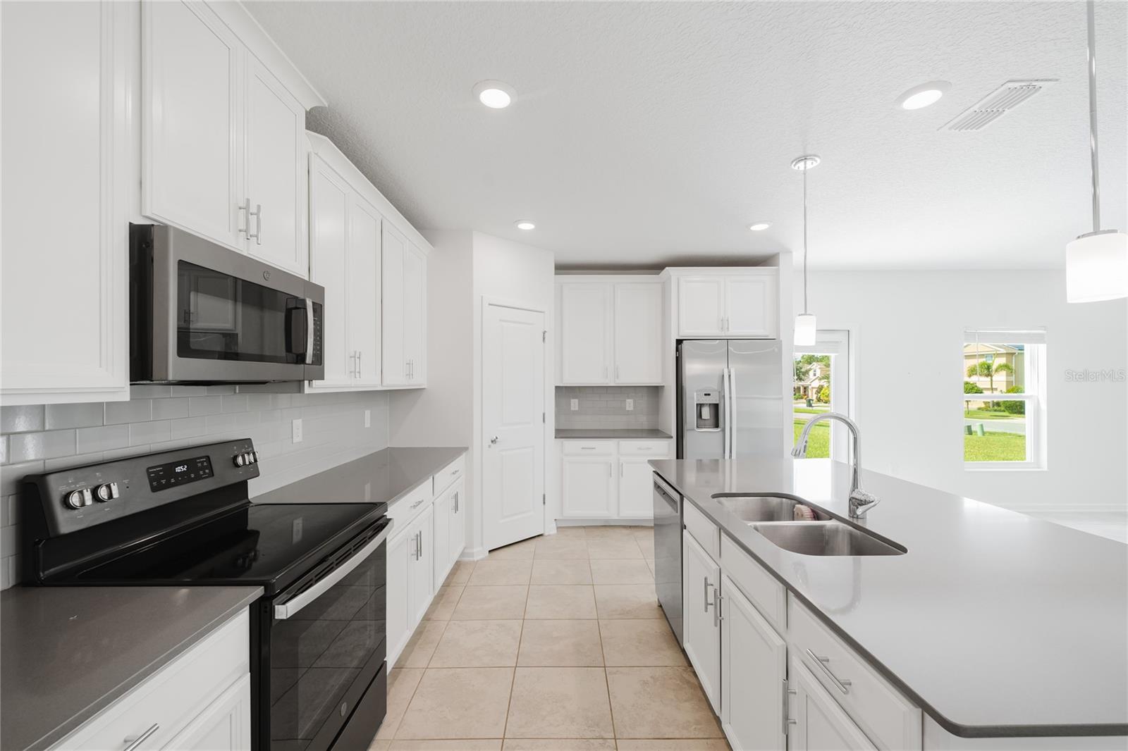 Image 15 of 61 For 2910 Black Birch Drive