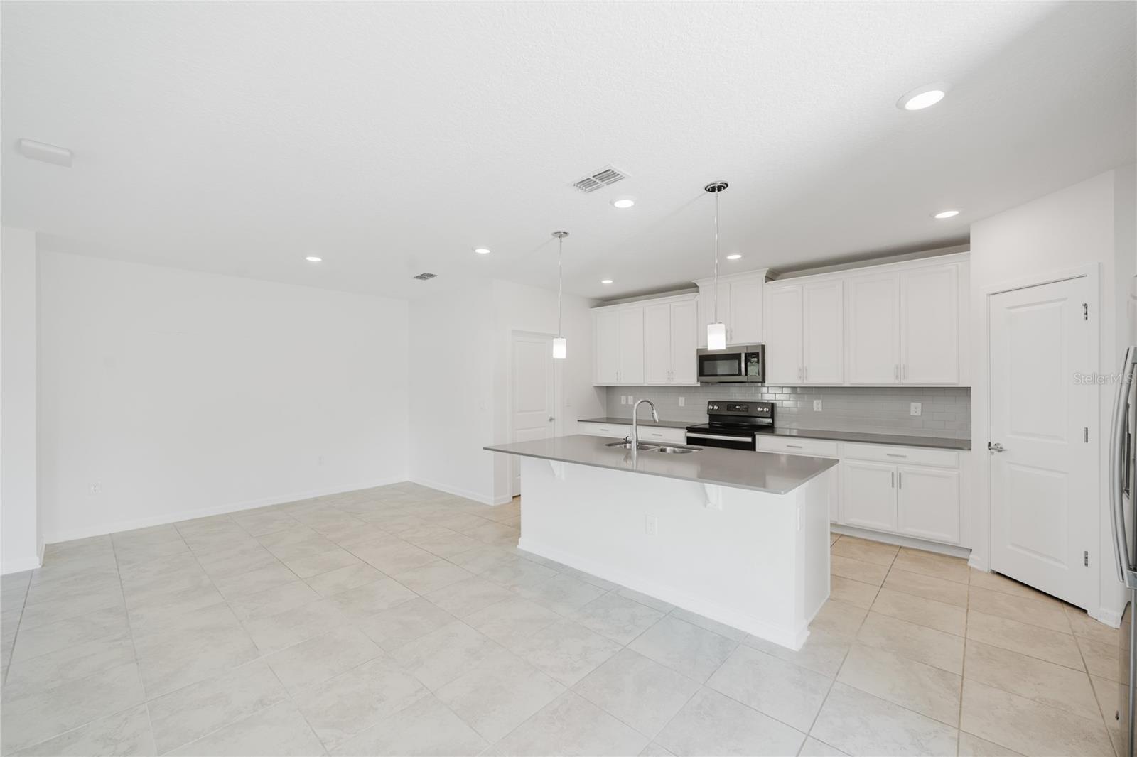 Image 19 of 61 For 2910 Black Birch Drive