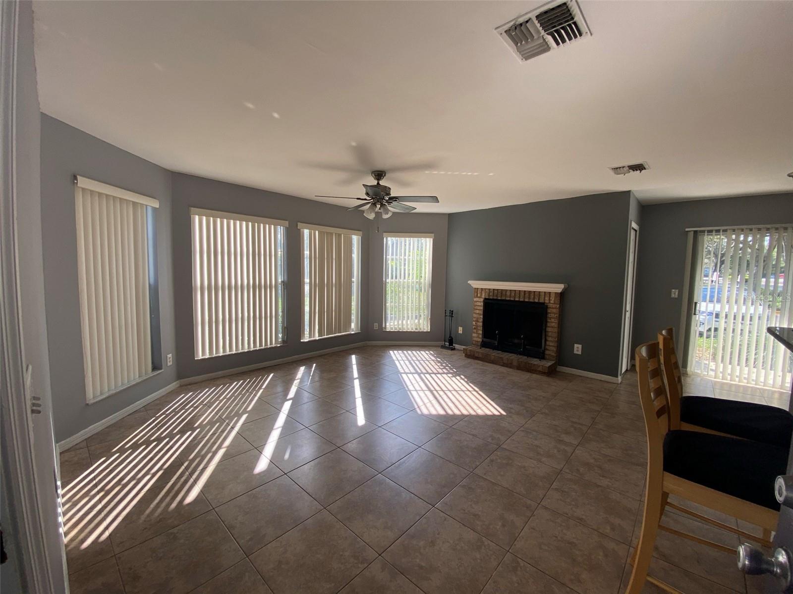 Image 4 of 17 For 962 Newcastle Cir  100