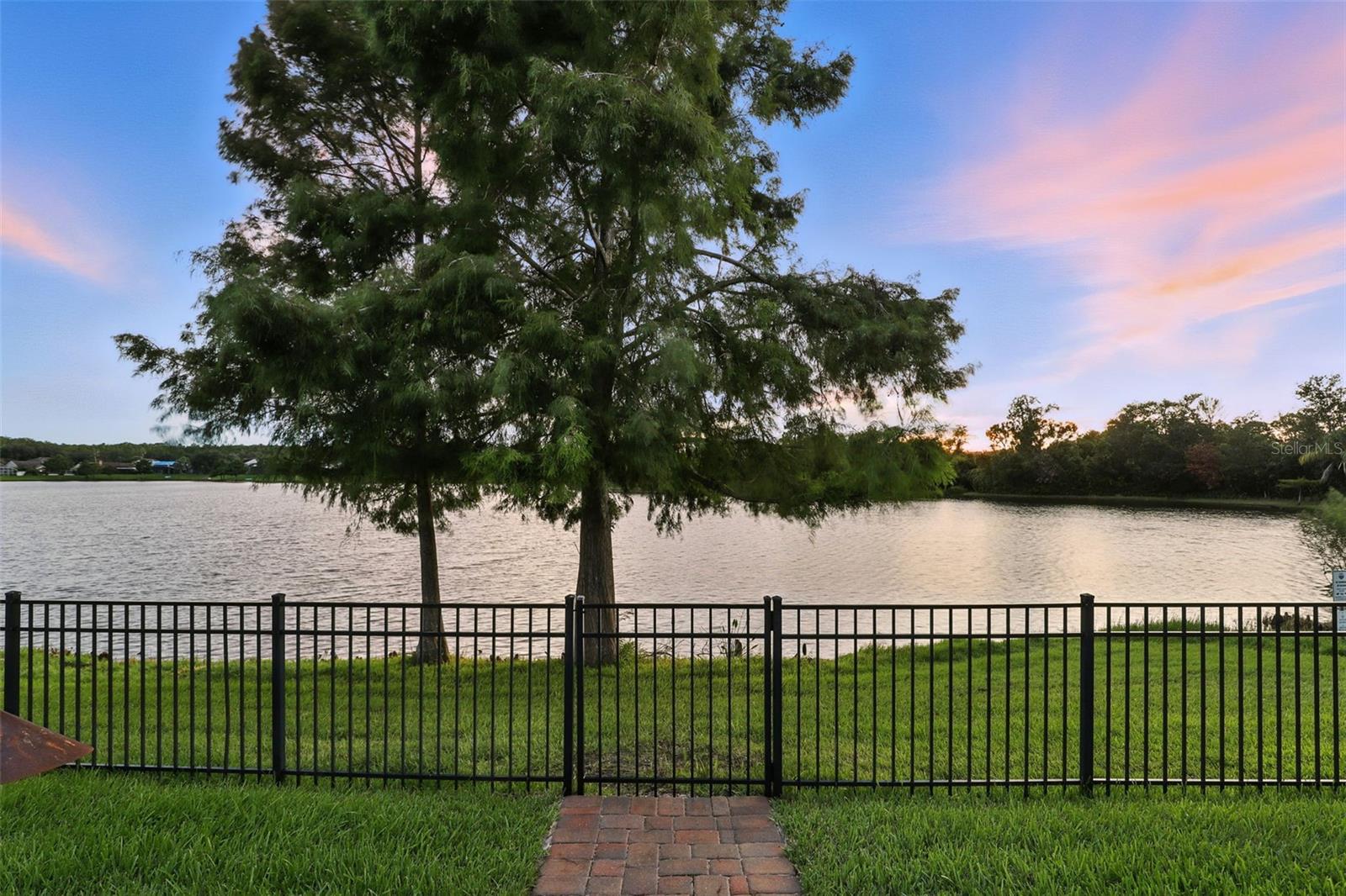 Image 21 of 40 For 13855 Bluewater Circle