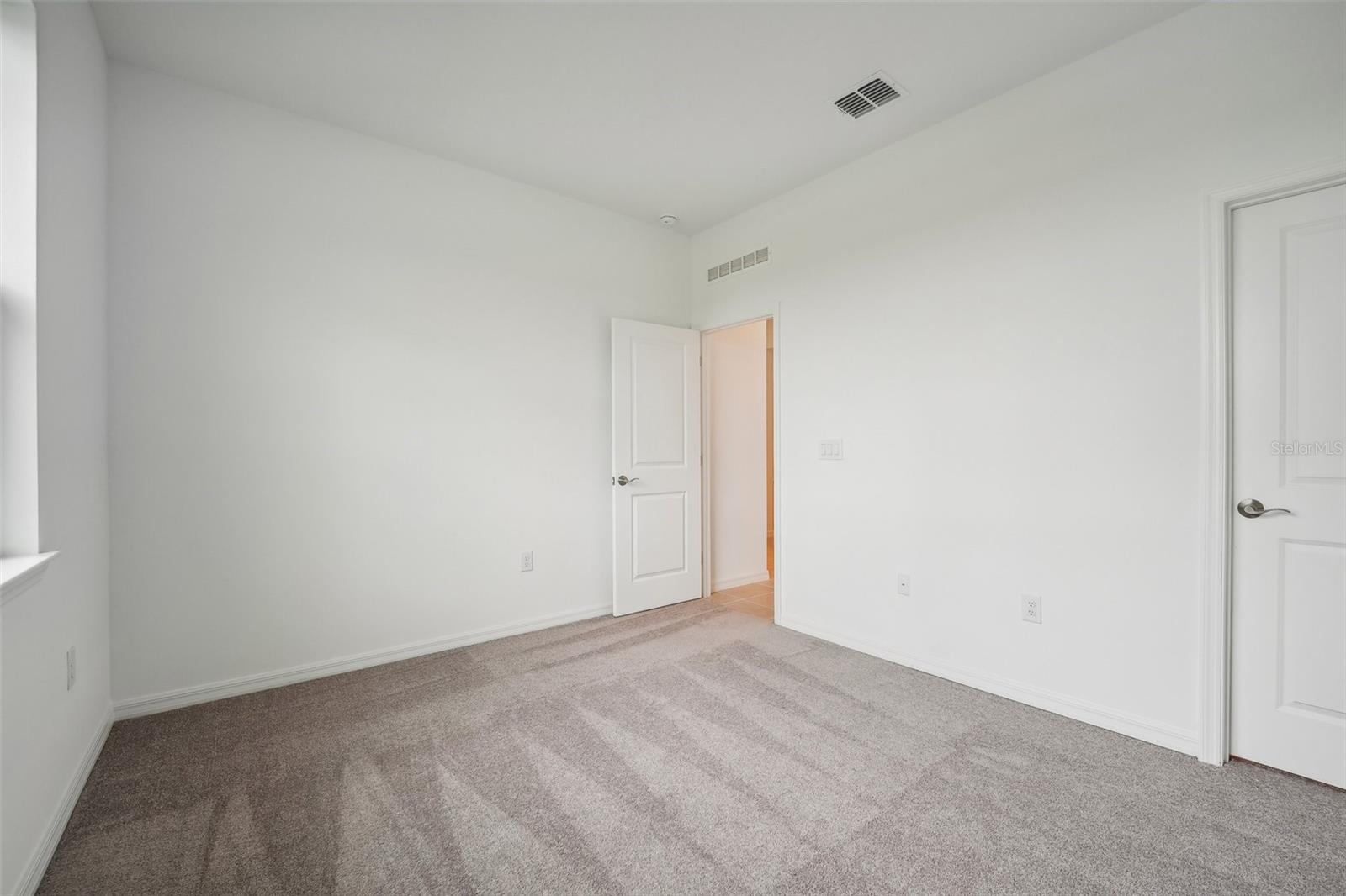Image 12 of 27 For 890 Pebble Crest Lane