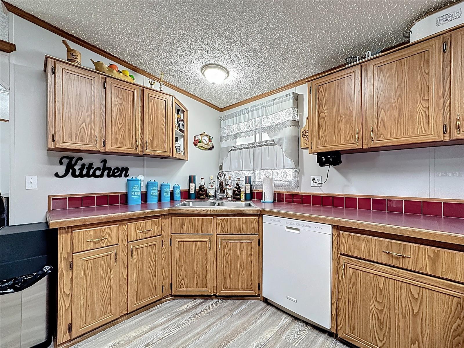 Image 16 of 89 For 4165 Kaiser Avenue