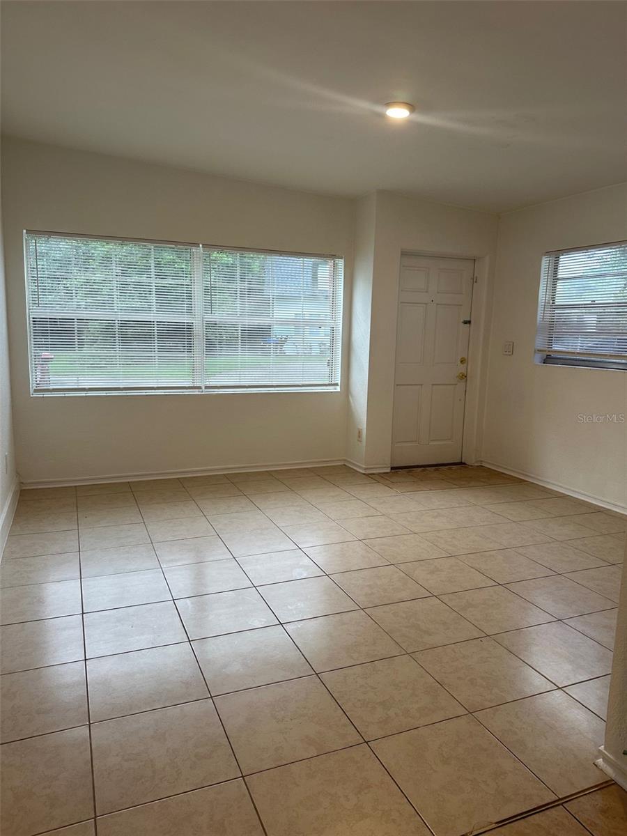 Image 4 of 15 For 1716 Kaley Avenue