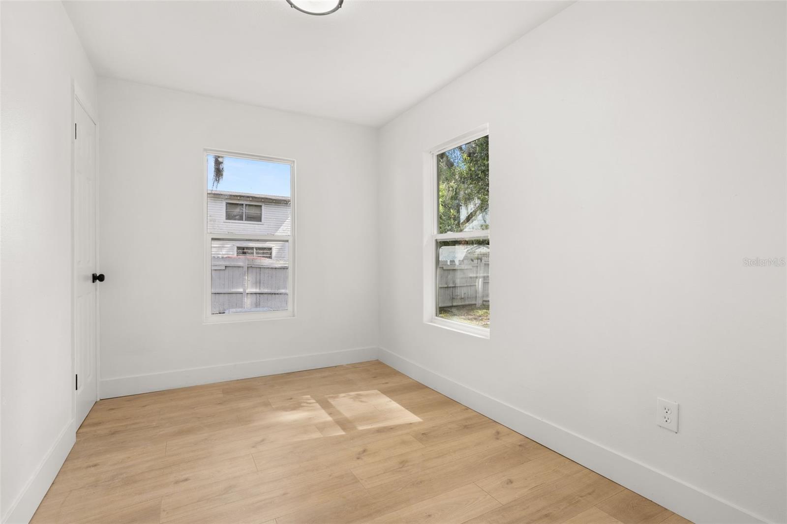 Image 17 of 21 For 145 Strain Boulevard