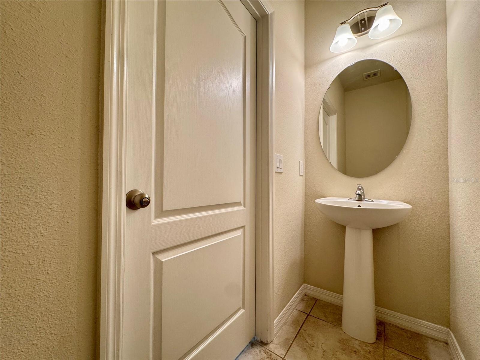 Image 16 of 38 For 7613 Aloma Pines Court