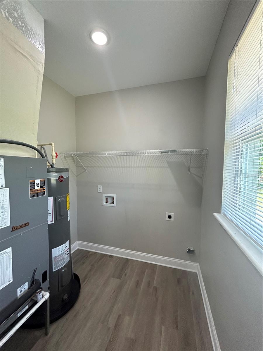 Image 10 of 21 For 817 Savona Place A