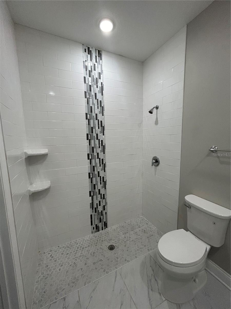 Image 15 of 21 For 817 Savona Place A