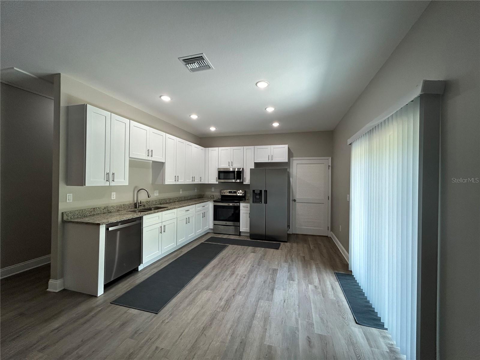 Image 4 of 21 For 817 Savona Place A