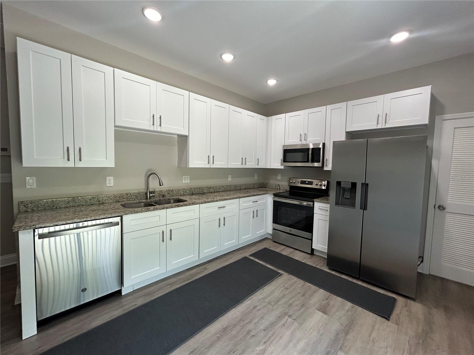Image 5 of 21 For 817 Savona Place A