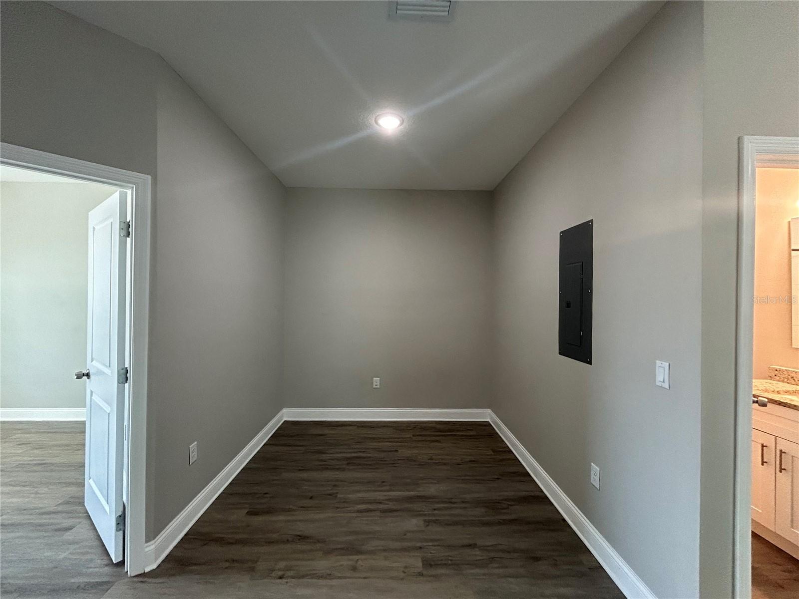 Image 9 of 21 For 817 Savona Place A