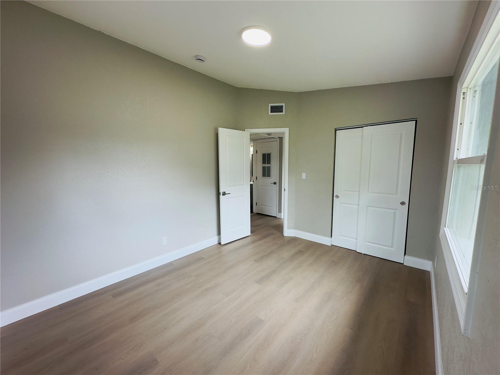 Image 14 of 18 For 3235 Oakley Avenue S