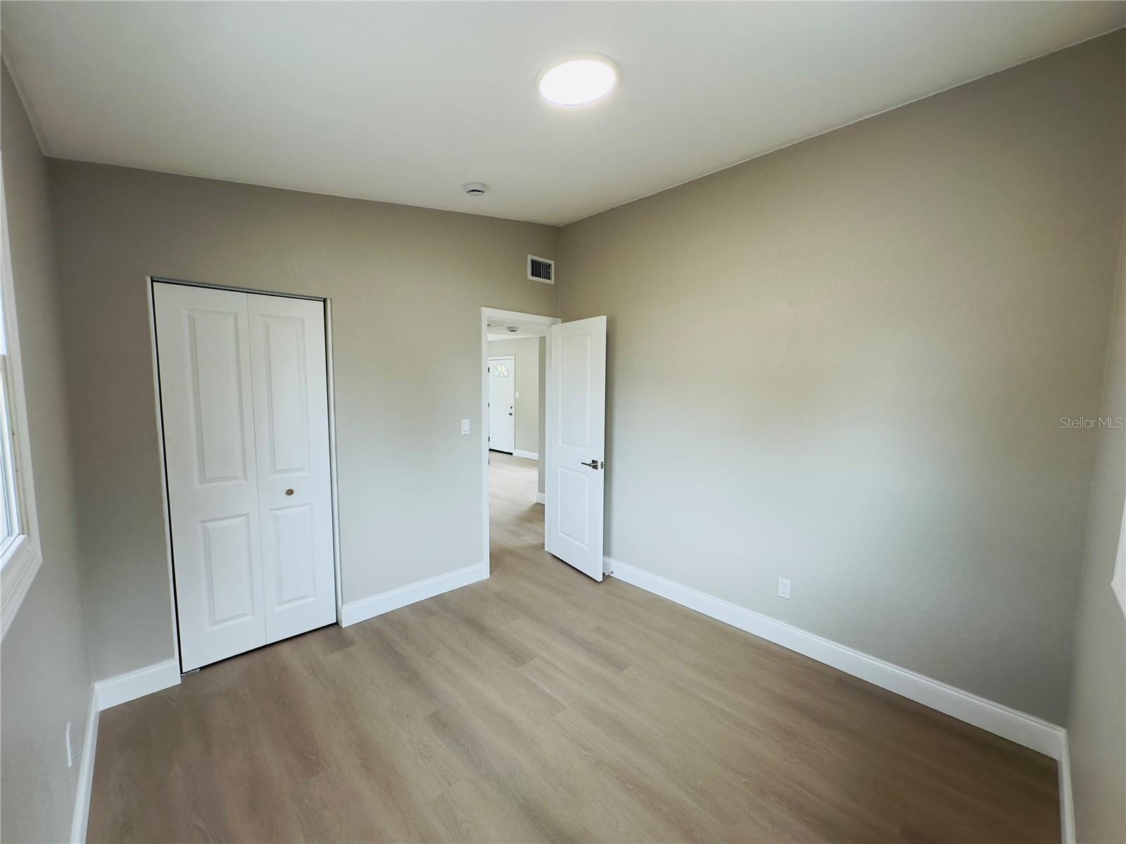Image 15 of 18 For 3235 Oakley Avenue S