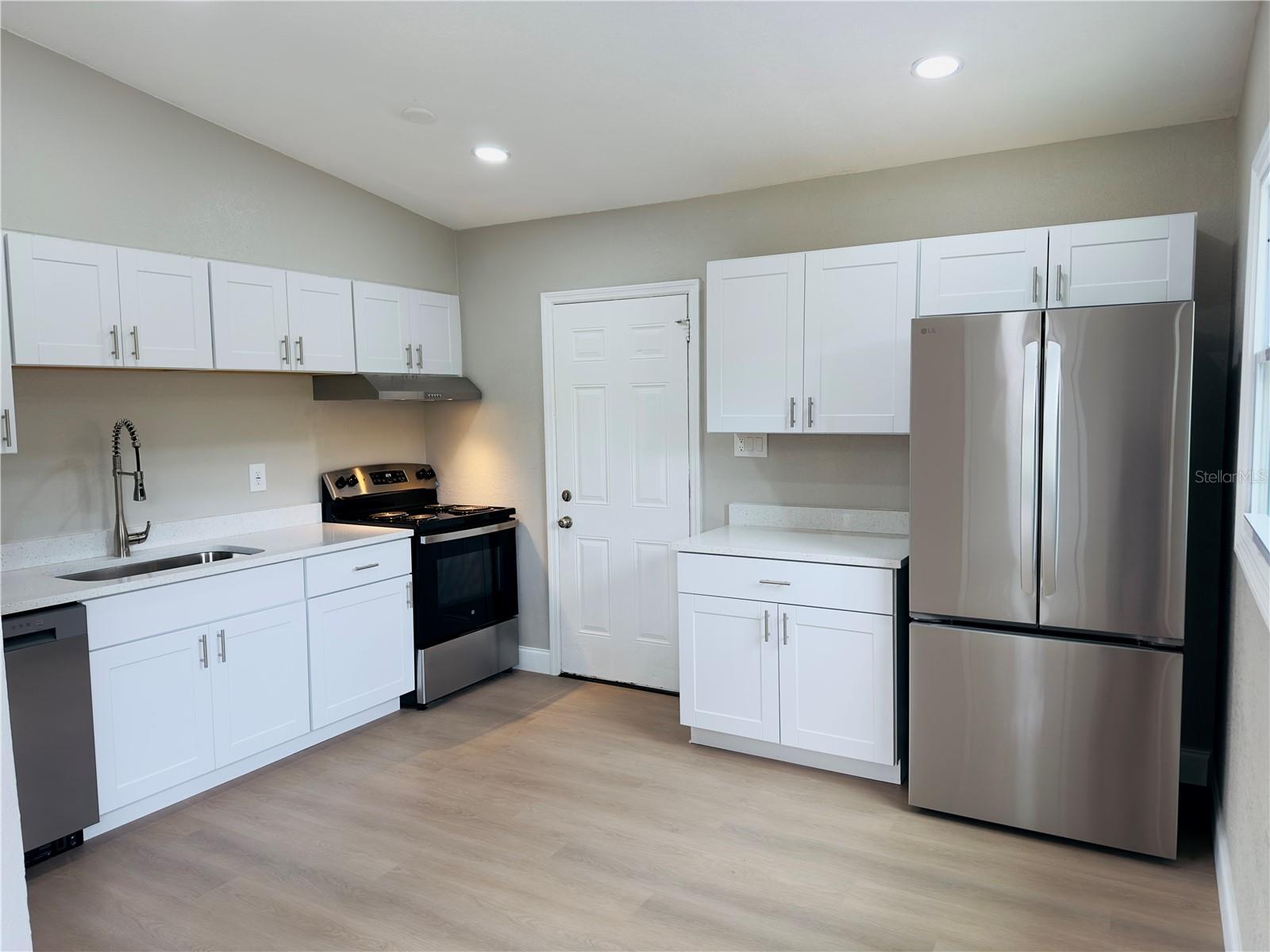 Image 4 of 18 For 3235 Oakley Avenue S