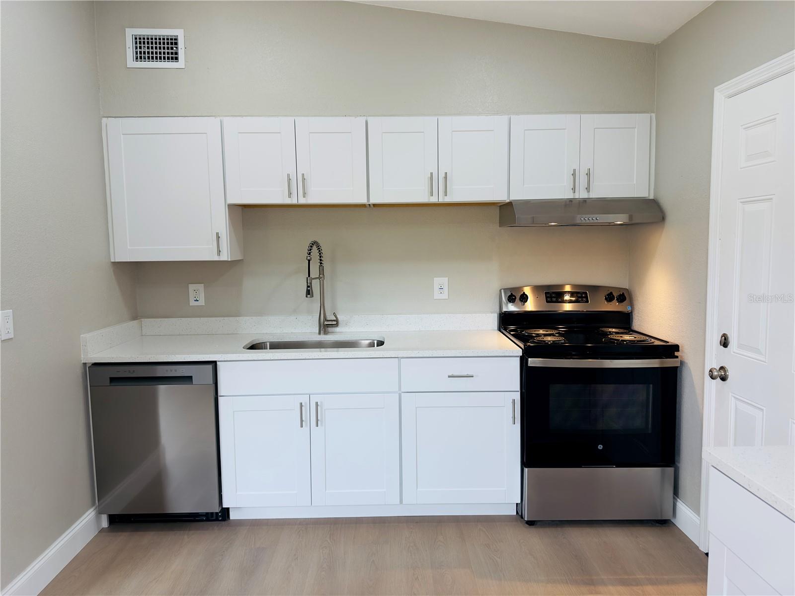 Image 6 of 18 For 3235 Oakley Avenue S