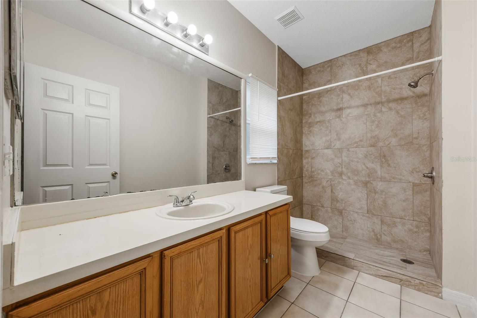 Image 16 of 21 For 1102 Perpignan Court