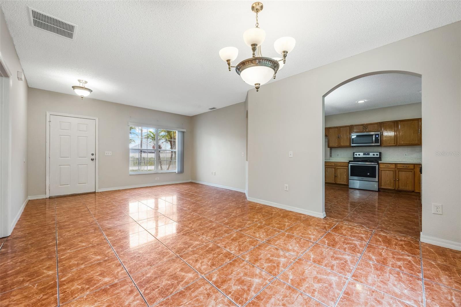 Image 5 of 21 For 1102 Perpignan Court