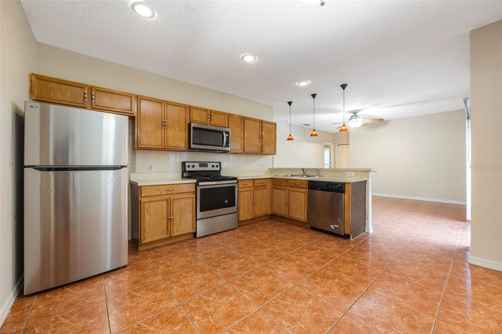 Image 6 of 21 For 1102 Perpignan Court