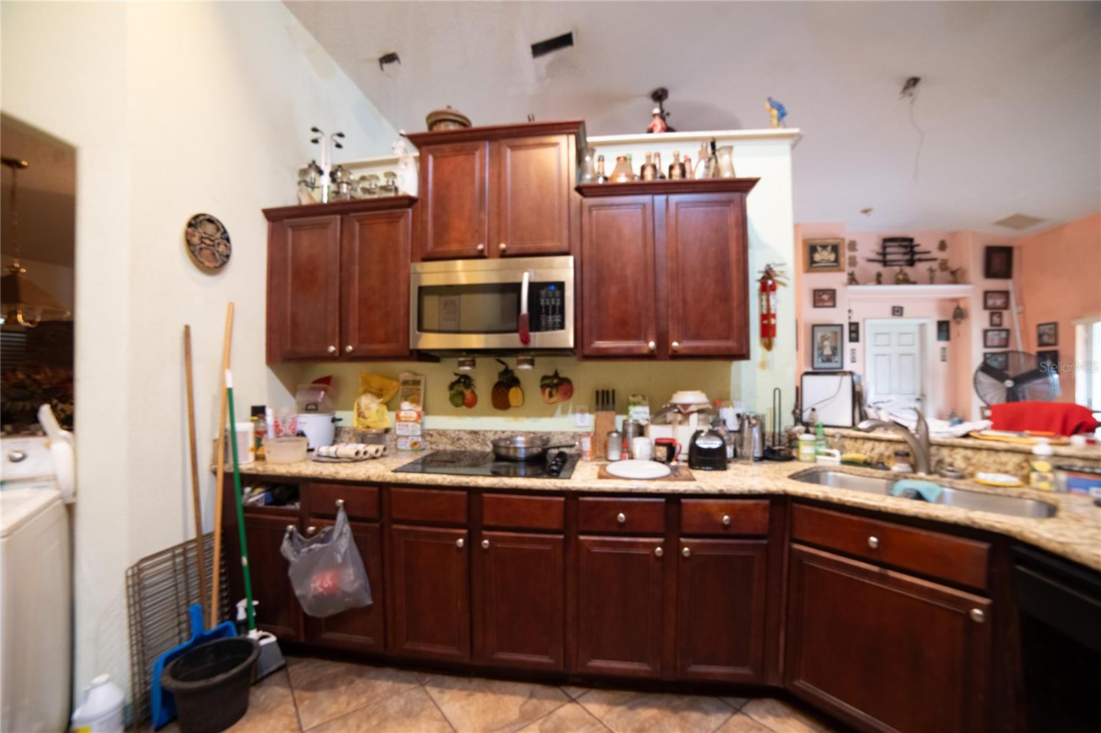 Image 12 of 26 For 801 San Remo Court