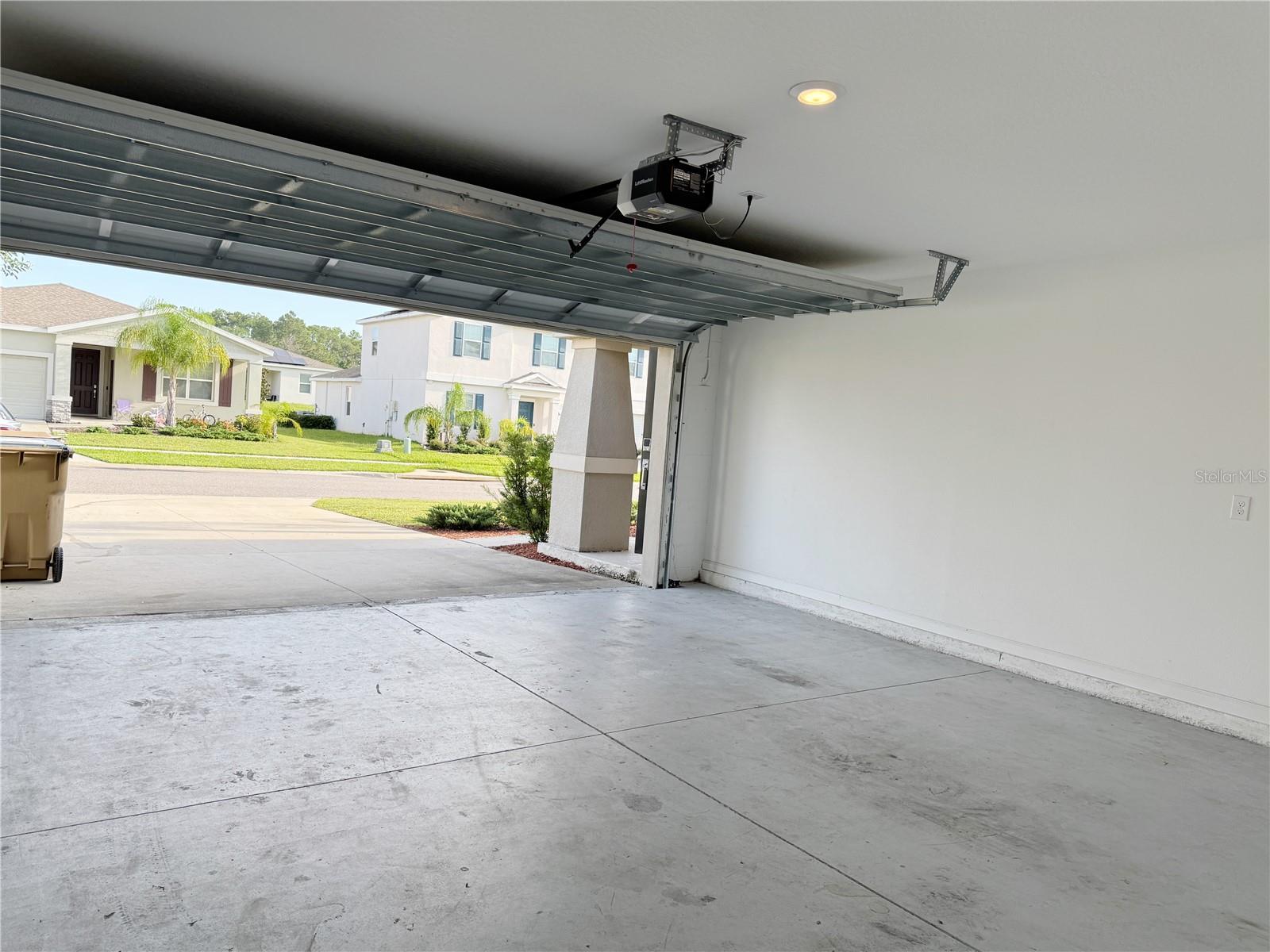 Image 15 of 24 For 16444 Champlain Street
