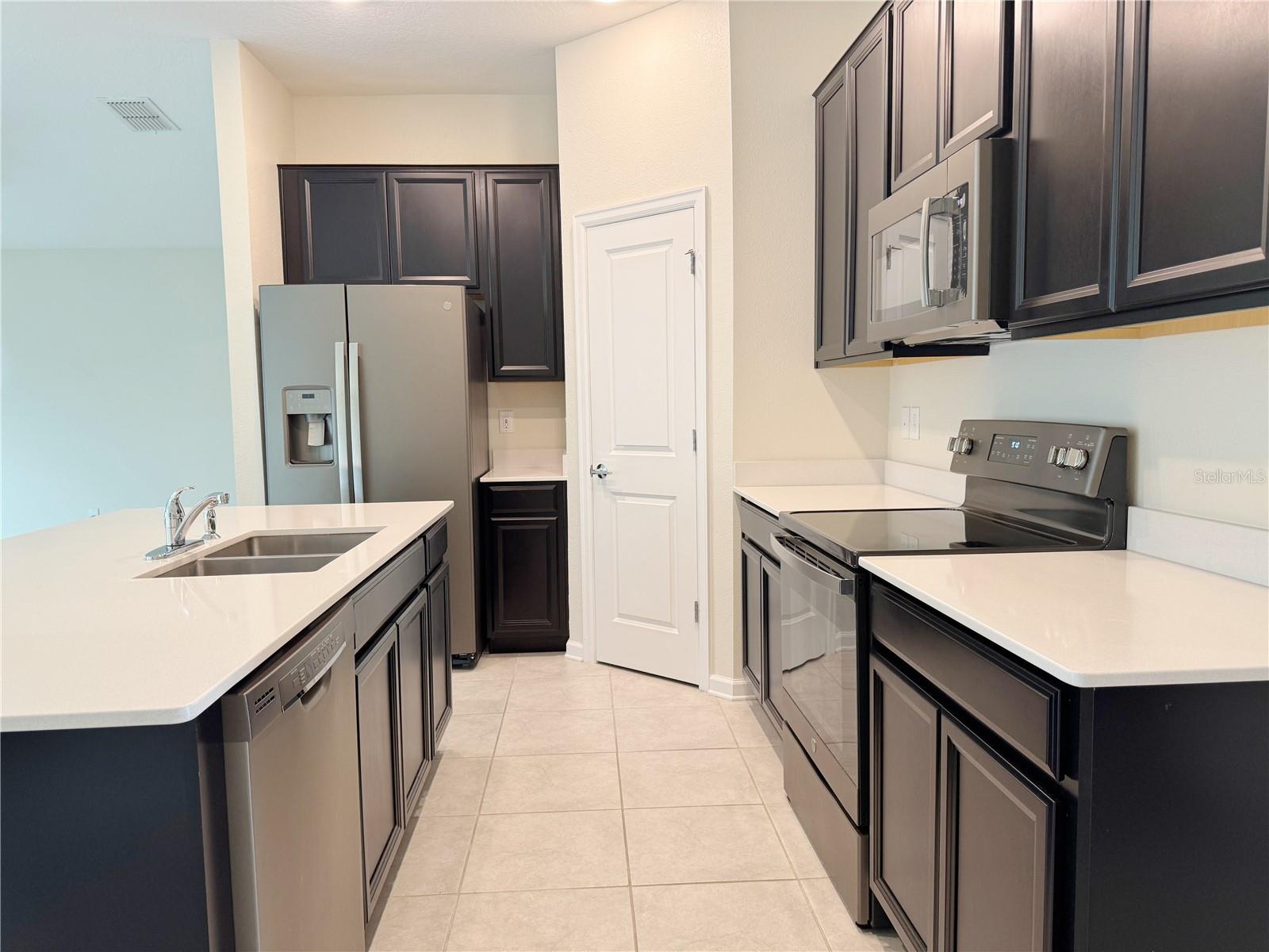 Image 3 of 24 For 16444 Champlain Street