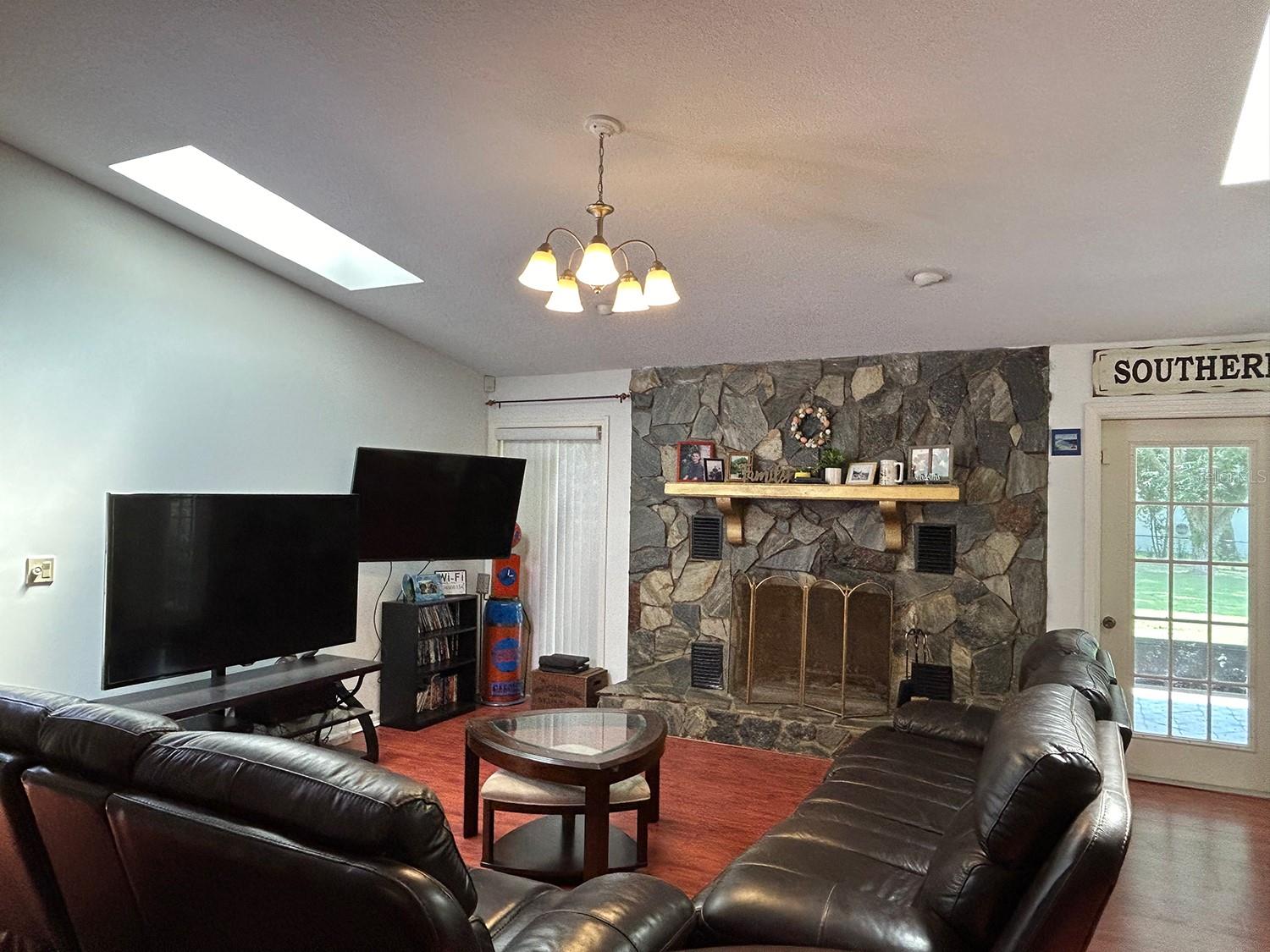 Image 21 of 49 For 18550 Lake Emma Drive