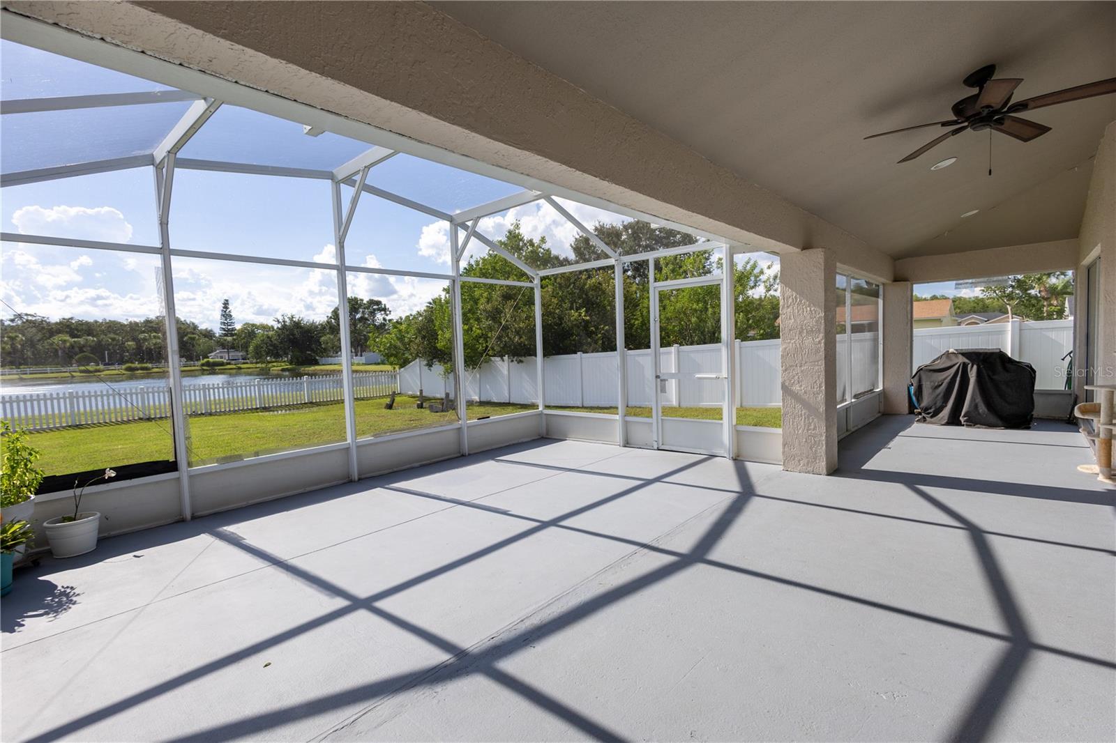 Image 16 of 33 For 2902 Caroline Victoria Court