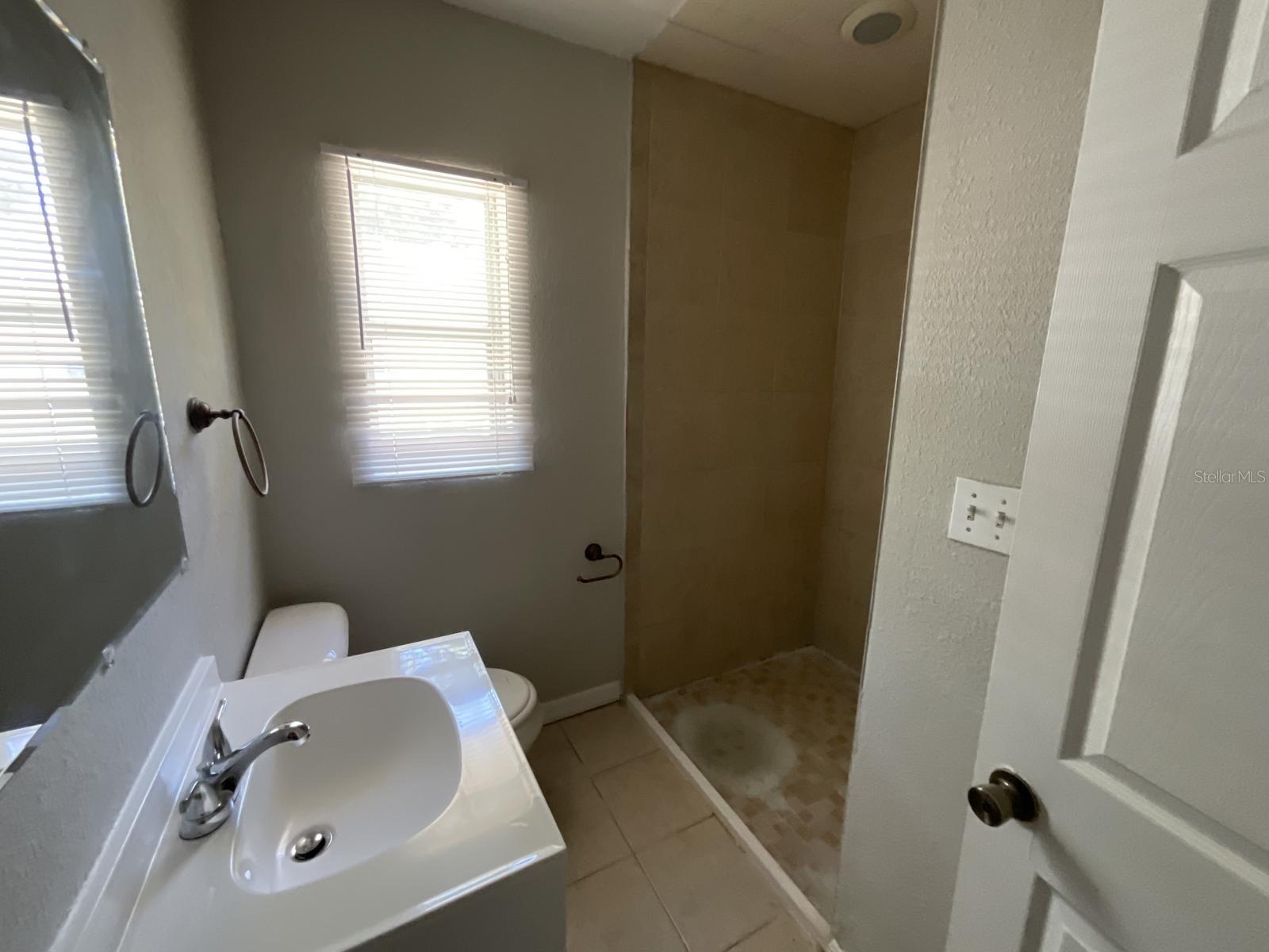 Image 4 of 7 For 2218 Park Avenue