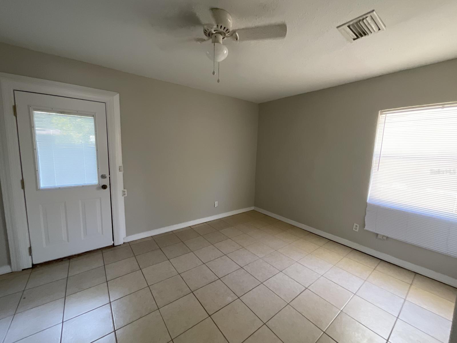 Image 6 of 7 For 2218 Park Avenue