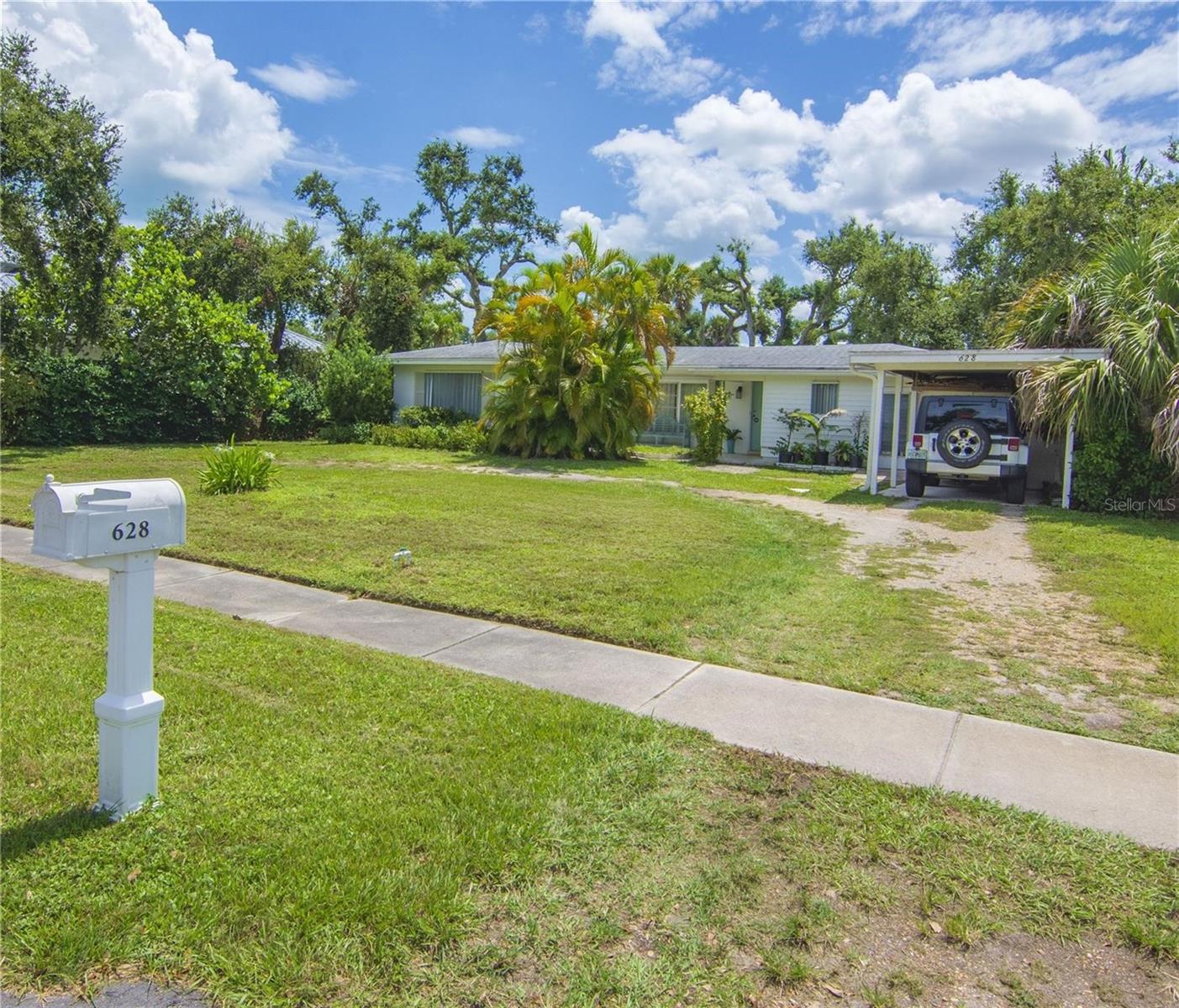 Image 2 of 15 For 628 Banyan Road
