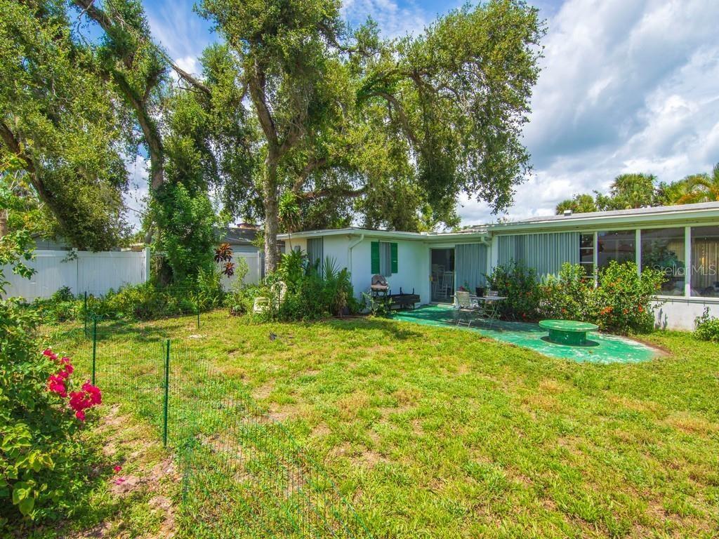 Image 5 of 15 For 628 Banyan Road