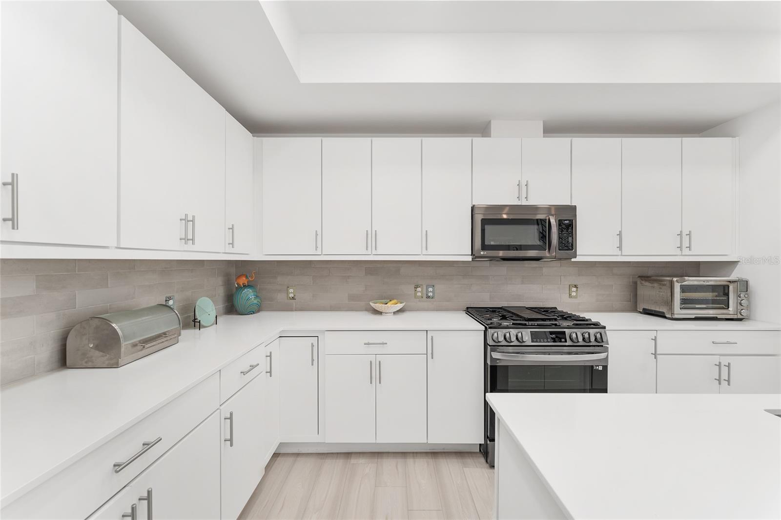 Image 18 of 53 For 3289 50th Drive