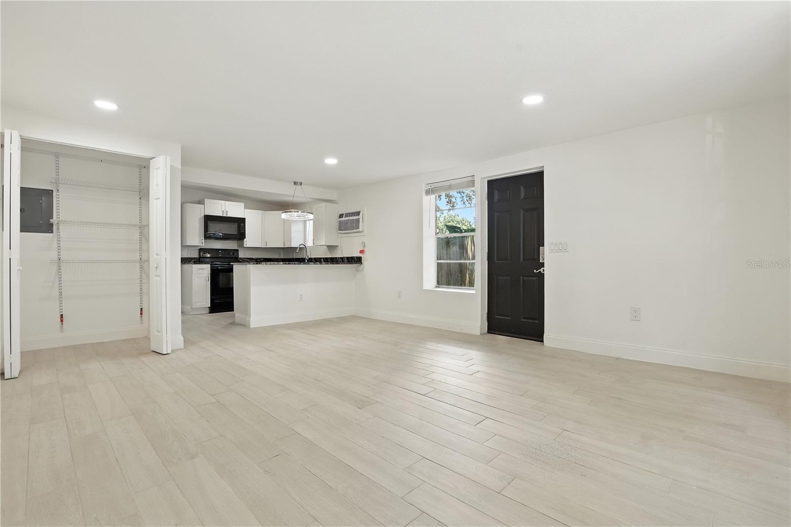 Image 4 of 15 For 1906 Cloverlawn Avenue