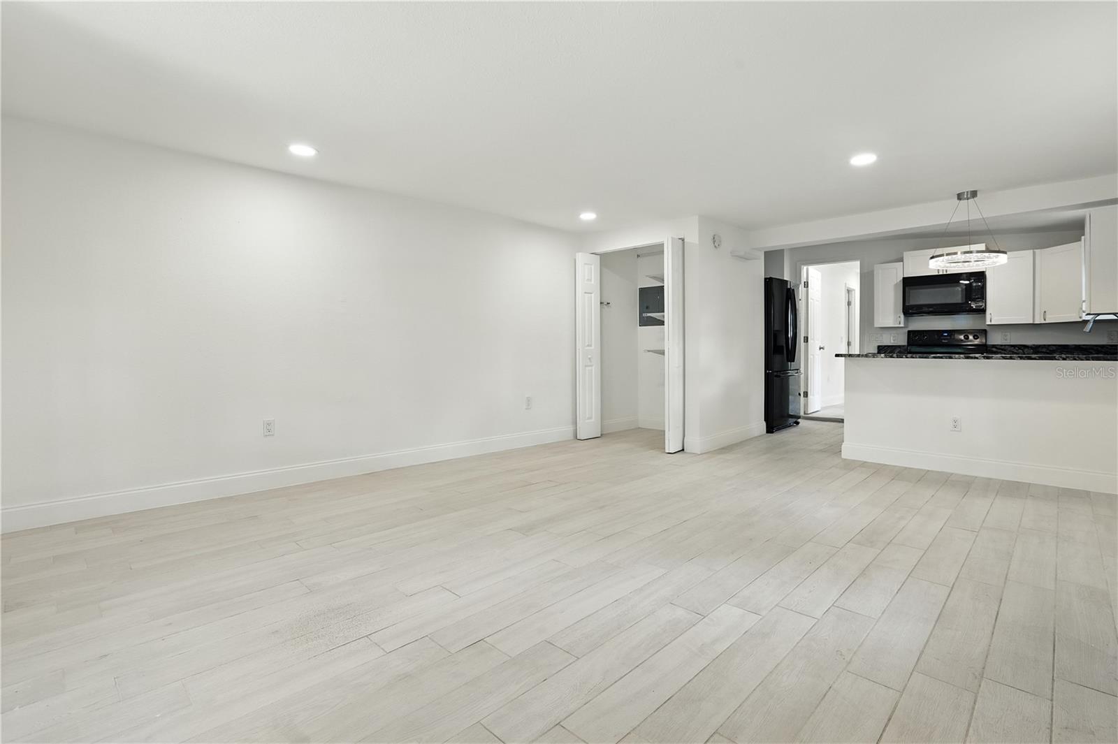 Image 5 of 15 For 1906 Cloverlawn Avenue